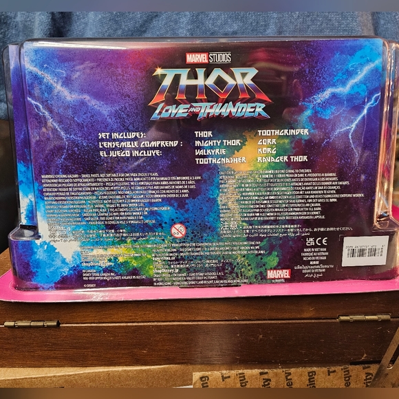 Disney Marvel Avengers Thor: Love & Thunder 8-Piece PVC Figure Play Set - Picture 13 of 15